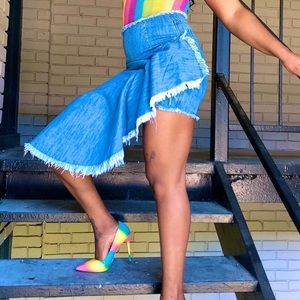 Fitted waist ruffled frayed hem denim skirt